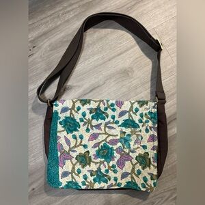 Brown Canvas Messenger Bag. Floral Patterned Front Flap. Adjustable Strap SKUBSB
